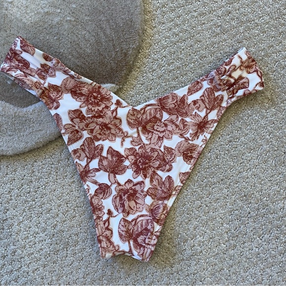 Abercrombie & Fitch Tall-Side High-Leg Cheeky Bottoms | Burgundy Floral | Small - Picture 2 of 3